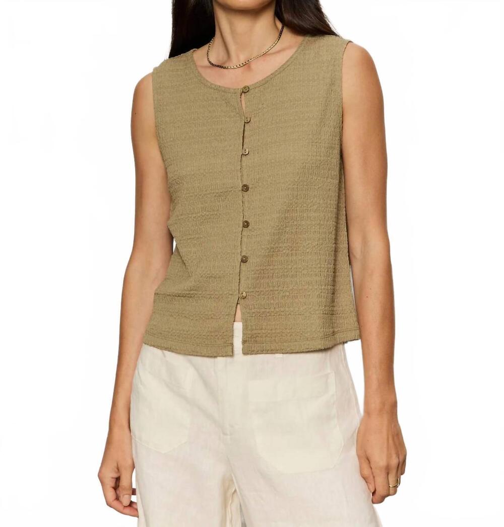 NEW SANCTUARY textured vacation shell top in covert green